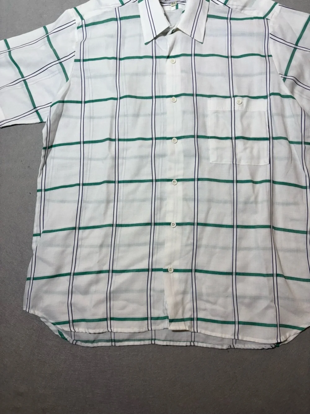 Short Sleeve Button-Down Shirt with Green Large - Picture 4 of 10